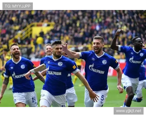 多特蒙德中场一盘散沙，节奏越踢越乱，问题到底出在哪？