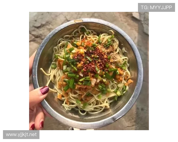 侯志慧赛场上冷若冰霜，逛街买菜那副接地气模样真让人笑抽