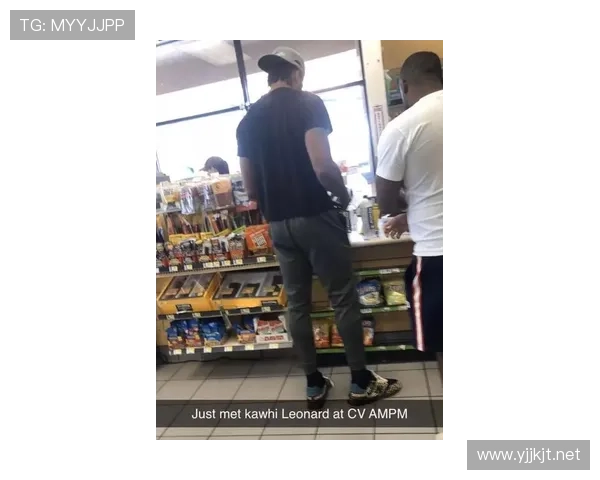 蒋圣龙场下逛街买东西，钱包鼓鼓的比你班主任家还壕？